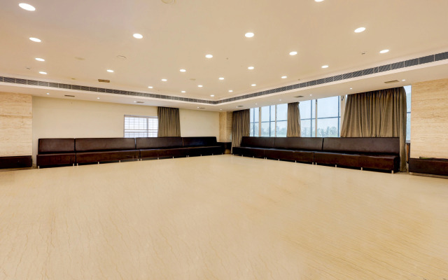 Townhouse Oak Hotel Madhuvan Grand