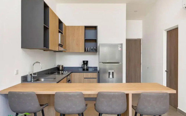 8 min walk to Beach Pool & Golf