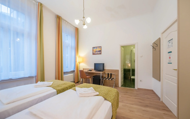 Baross City Hotel