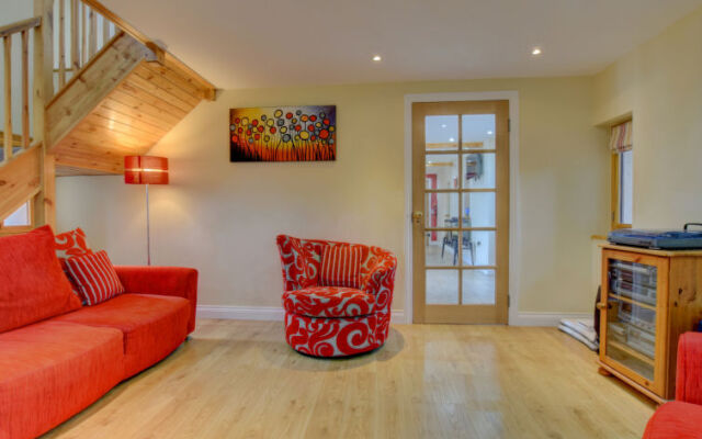 Holiday Home Sgubor yr Onwydden