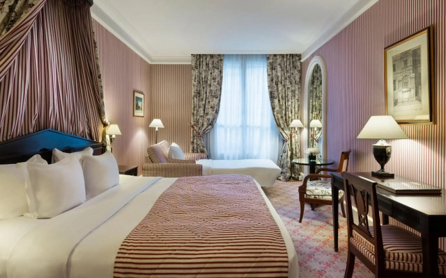 Le Dokhan’s Paris Arc de Triomphe, a Tribute Portfolio Hotel