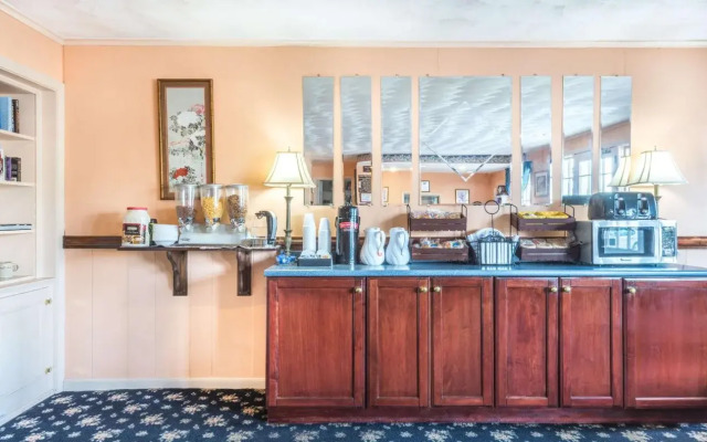 Colonial Inn Seekonk