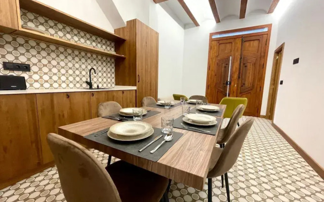 Los Angeles With 3 Bedrooms and 3 Bathrooms