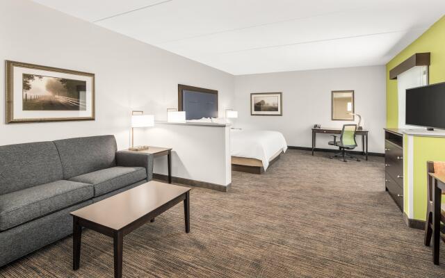 Holiday Inn Express & Suites Wilmington-Newark