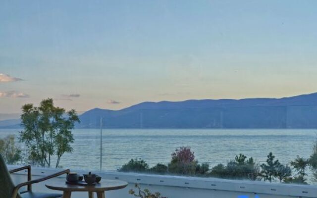 Wind and rain said sea view beauty villa