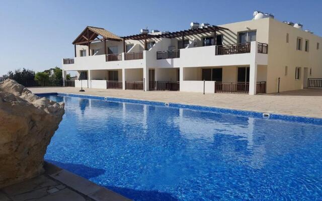 2 bedroom apartment E8 located pool level, sea view, FREE WIFI