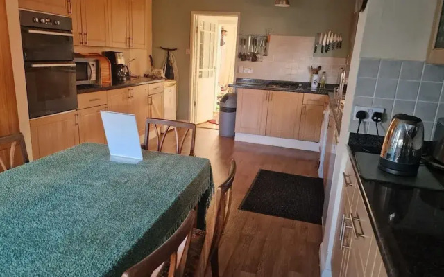 Family Home Three bed House Near the Beach