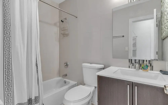 Lakeridge House- 4 Bedrooms/3 Bathroom Home by RedAwning