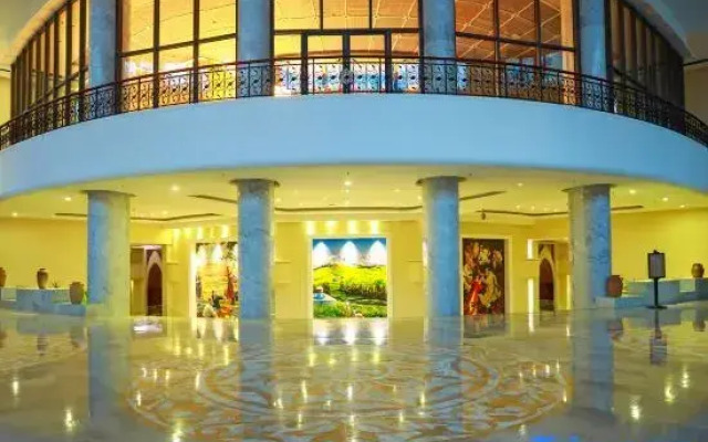 Xinjiang Plaza Holiday Hotel