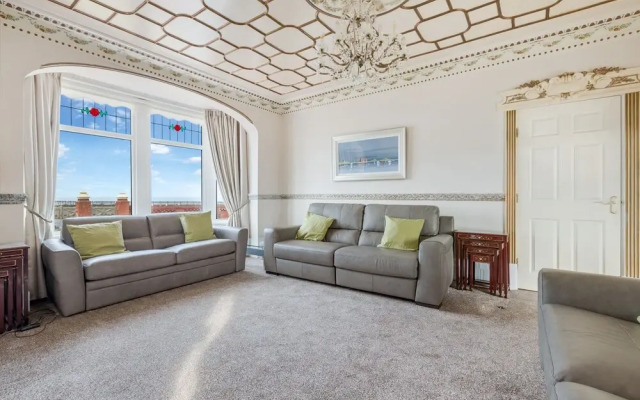 Queens Crest by Sasco Apartments