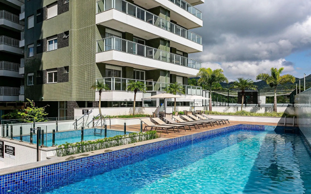 Apto novo e sofisticado a 150m Praia Brava ABC201