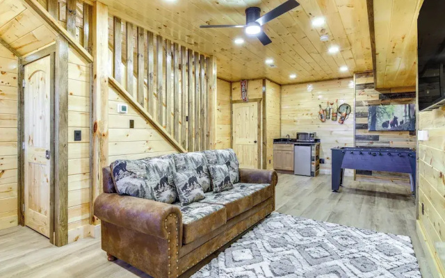 Hot Tub & Spectacular Views: Sevierville Cabin