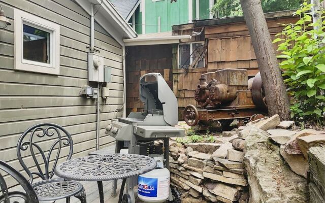 Brekke's Basecamp 3 Bedroom Home by RedAwning