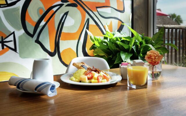 DoubleTree by Hilton Hotel Galveston Beach