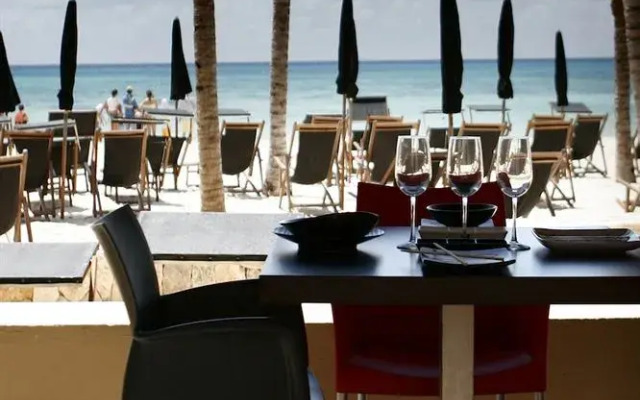 Mosquito Beach Hotel