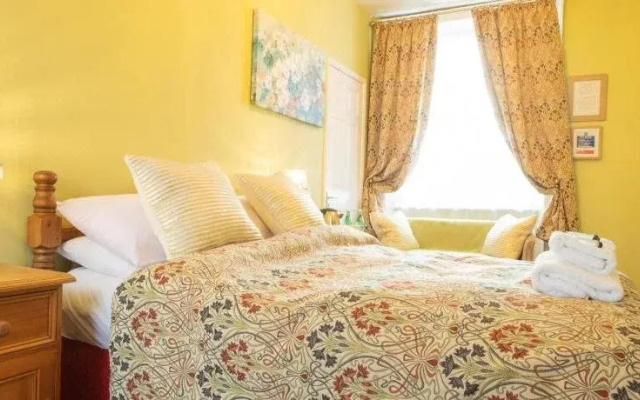 The Tudor Rose Hotel