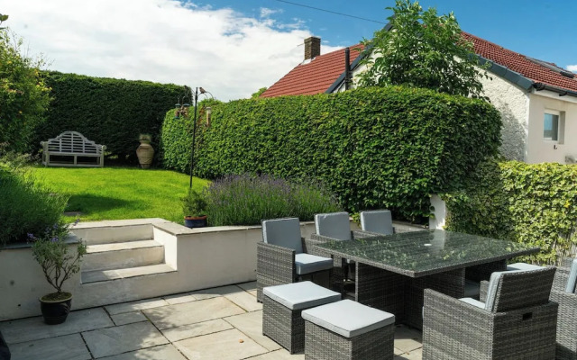 Whinstones at 4 The Villas