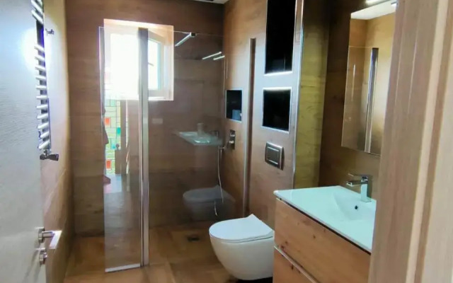 Maravillosa casa con piscina grande y bosque