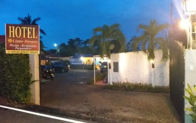 Hotel Campestre Llano Dorado