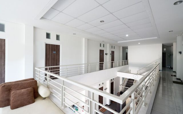 Sunshine Hostel by OYO Rooms