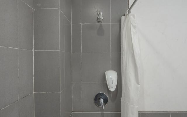 Naval Hotel by RedDoorz