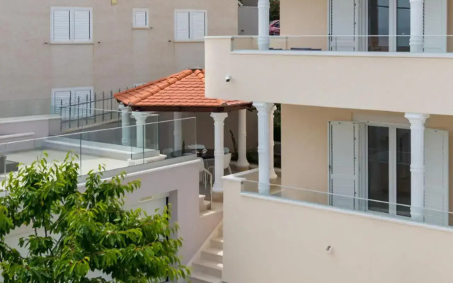Spacious Modern Apartment Miljak - 1min to the beach