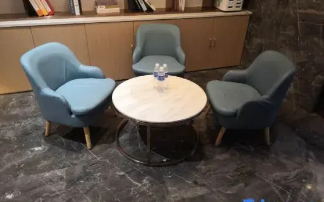 Yaduo Hotel (Shanghai Changshou Road Metro Station)