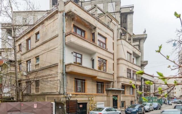 CHÂTEAU: Upscale Suites in Bucharest's Historical Center!