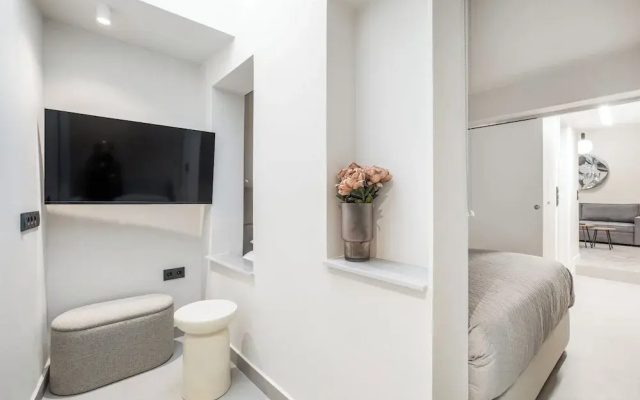 Plaka Clio Apartment by A&A Residences