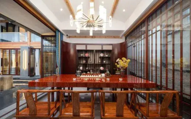 Xinzhu Light and Shadow Designer's Light Luxury Guesthouse