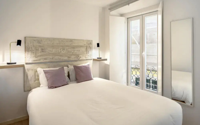 Downtown Modern Apartments by Homing