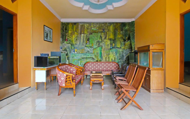 OYO 92631 Hotel Dan Aula Wahyu Sari B