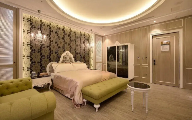 Uher Luxury Resort & Hotel