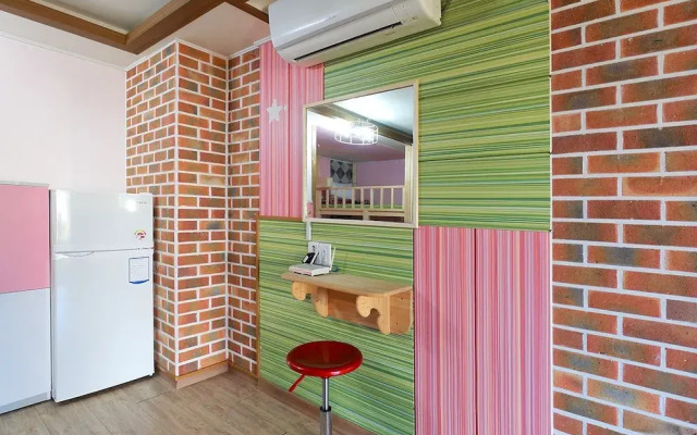 Favian Guest House