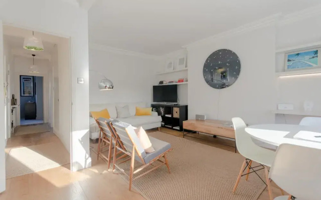 2 Bedroom Apartment Near Ladbroke Grove