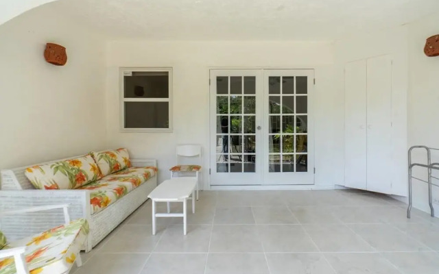 Sungazer - Holetown Apt & Beach Club on West Coast