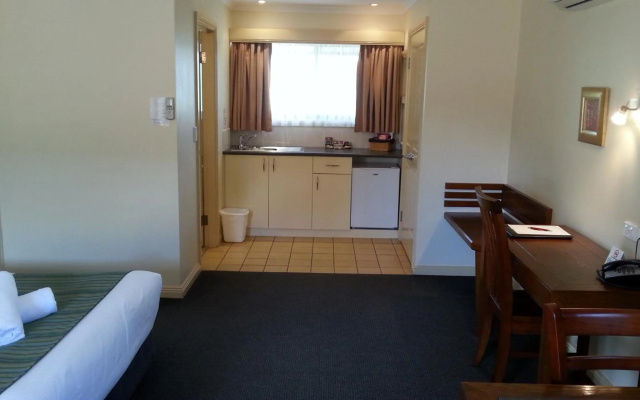 Armidale Pines Motel – Guest Rooms – Armidale