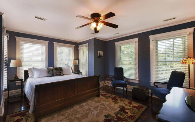 Steeles Tavern Manor