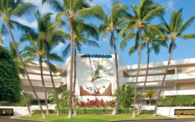 Royal Sea Cliff Condo