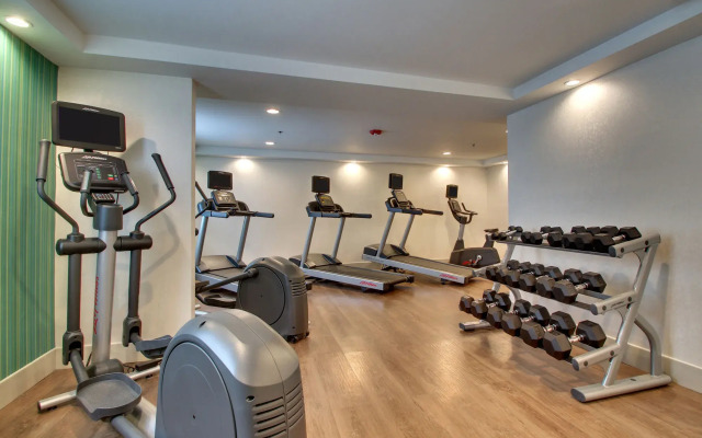 Holiday Inn Express & Suites Lincoln East - White Mountains by IHG