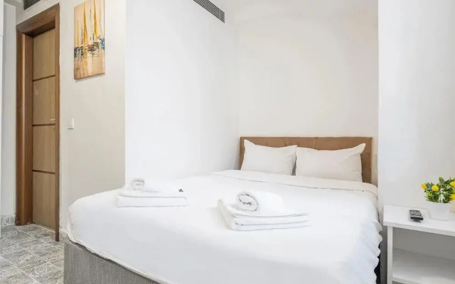 Red Tent Suite 84