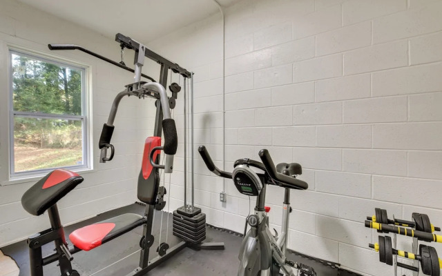 Atlanta Apartment w/ Grill: 7 Mi to Downtown!