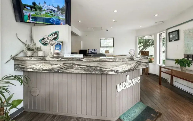 Sea Edge Motel