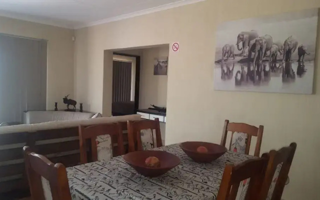 Marloth Park Sanbonani