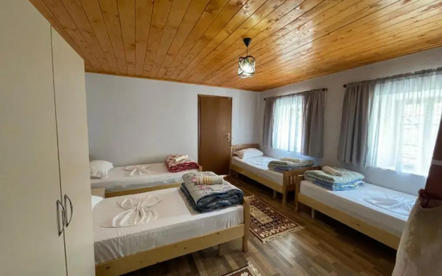 Guesthouse "Gjin Thana"