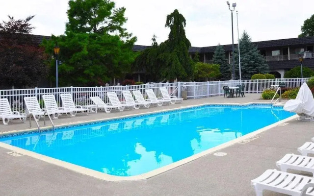 Mangnuson Hotel East Sandusky