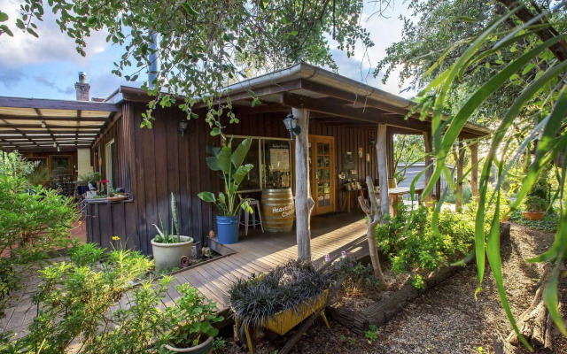 Wisteria Cottage and Cabins