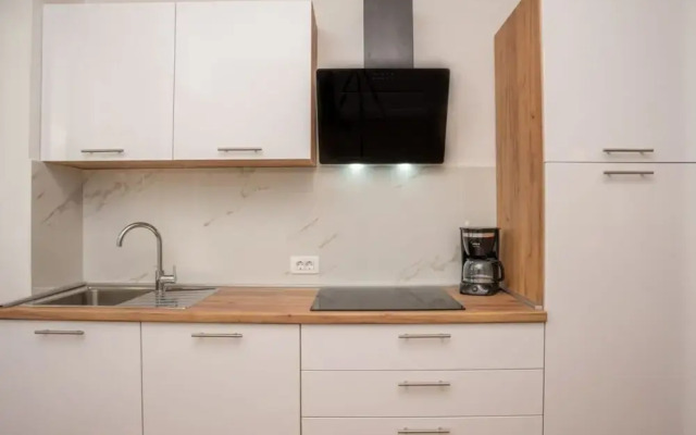 Teresa - Great Location & Parking - A1