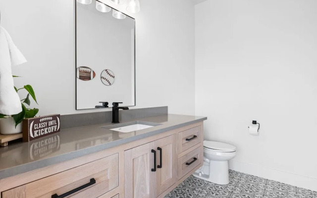 The Dugout 8 Bedroom Home