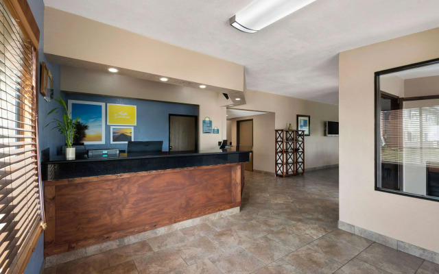 Days Inn by Wyndham Newton